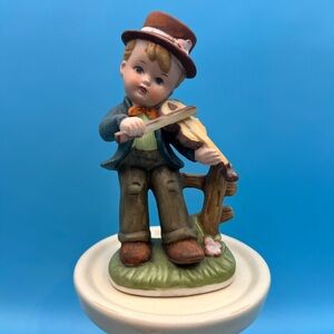 Little Fiddler Boy Violinist Figurine